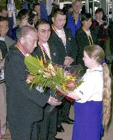 JOC chief Yagi presented with bouquets